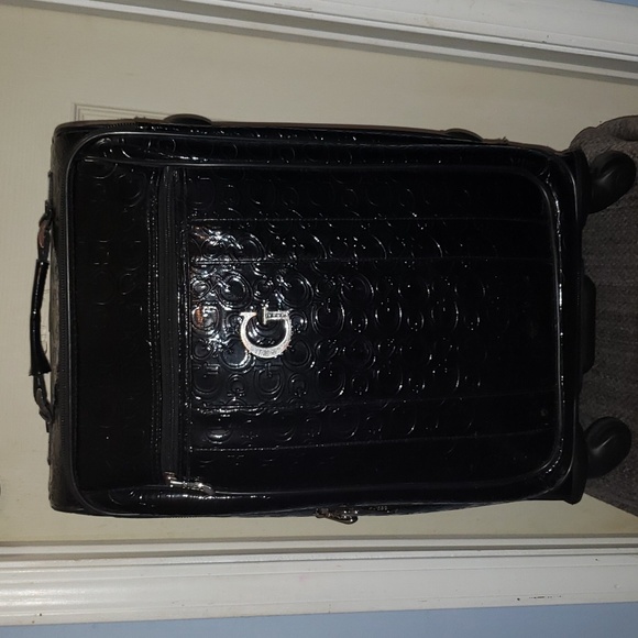 Guess Bags Guess Glossy Black Finish Spinner Rolling Wheeled Travel